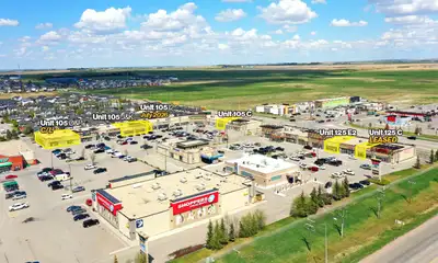 Main power centre in Strathmore and is the first retail hub coming from the east Accessed by 2 all-t...