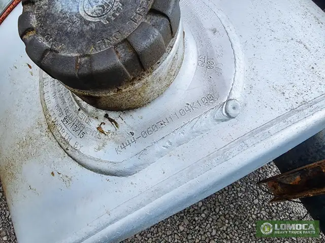2016 Kenworth T800 Fuel Tank - Stock Number: KW-0793-28 in Heavy Equipment Parts & Accessories in Hamilton - Image 11
