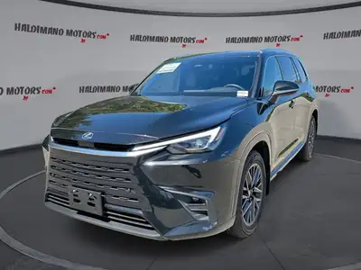 This used 2024 Lexus TX 350 Luxury AWD is a premium three-row SUV built for busy family life and ref...