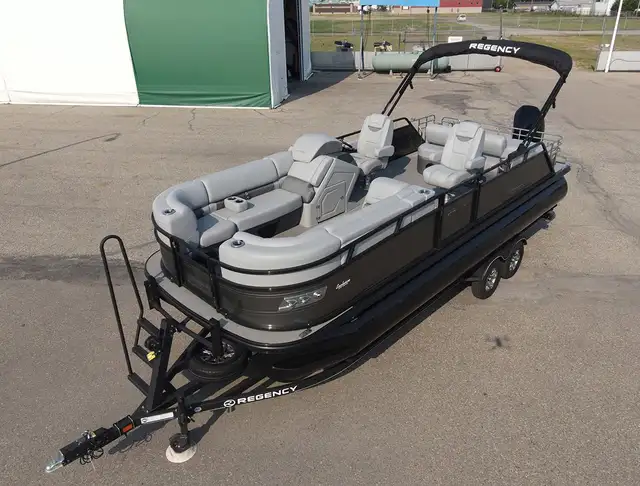 2024 Regency 230 LE3 Sport With 250L Tritoon Pontoon Boat in Powerboats & Motorboats in Vernon - Image 4