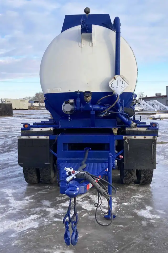 1999 Advance 27,000 Liter Quad axle Crude Oil Tanker Trailer in Heavy Equipment in Delta/Surrey/Langley - Image 9