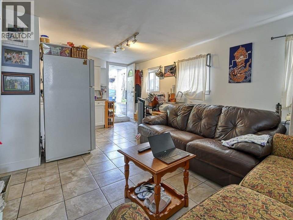 BSMT 1123 NOOTKA STREET Vancouver, British Columbia 4