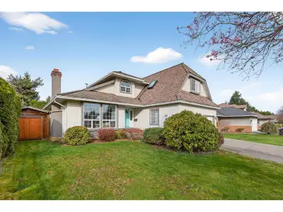 Lovely 2 Storey home nestled in highly desirable Newlands neighborhood-New skylights enhance the nat...