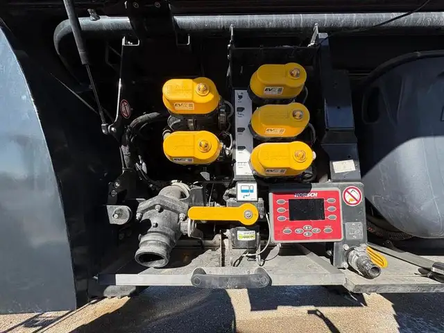2022 HORSCH LEEB 6.300VL SPRAYER in Farming Equipment in Winkler - Image 17