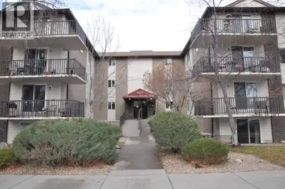 A beautiful updated 3 bedroom condo within walking distance of downtown. Both bathrooms , kitchen, f...