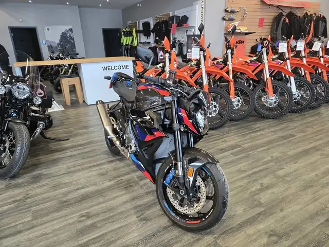 2023 BMW M 1000 R Blackstorm Metallic/M Motorsport in Street, Cruisers & Choppers in Oakville / Halton Region - Image 2
