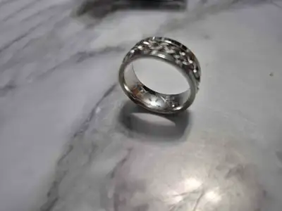 MEN'S SIZE 9  BLACK OR SILVER COLOR.... GREAT FOR ANXIETY, View more