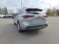 Experience impressive efficiency and capable handling with this 2020 Toyota Highlander Hybrid LE. It... (image 3)