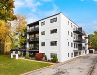 877 Kennedy Road Apartments are close to it all! Located at Kennedy Road and Eglinton Avenue, East,... (image 1)