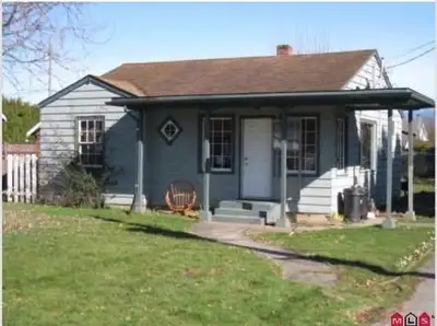 Live in now & Build Later!!! This beautiful rancher has SUBDIVISION & FOURPLEX potential. Great inve...
