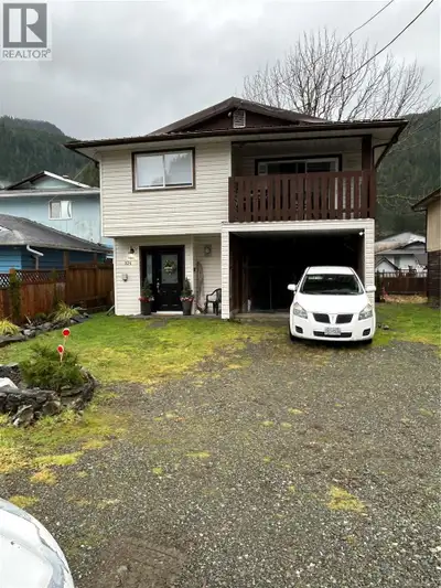 This well-maintained 1,680 sq ft home offers beautiful mountain views and a flexible layout with gre...
