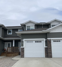 3 Bedroom Townhouse with an Attached Garage in Sylvan Lake!