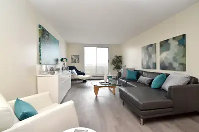 2 Bedroom Apartment w/ Modern Renovations in Owen Sound