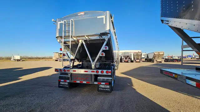 2026 DOEPKER Legacy Super B **SALE SAVE $6,500** in Farming Equipment in Saskatoon - Image 5