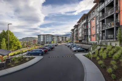 Building Description ONE MONTH FREE RENT* *Conditions apply. Inquire for details. Welcome to Carring...
