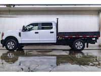 **ACCIDENT FREE - MECHANICALLY CERTIFIED** 62,186 KM This 2021 Ford F-350 4x4 Crew Cab XL Deck is po... (image 1)