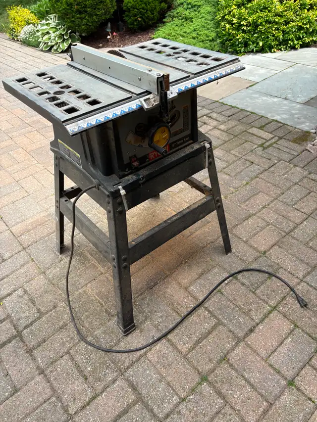 Ryobi 10” table saw with stand in Power Tools in Markham / York Region - Image 2