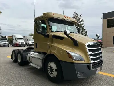 2019 FREIGHTLINER T11664ST;Heavy Duty Trucks - CONVENTIONAL W/O SLEEPER MANAGERS SPECIAL Penske Loca...