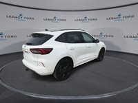 Low Mileage, Leather Seats, Sunroof, Premium Technology Package, 19 inch Aluminum Wheels, Navigation... (image 8)