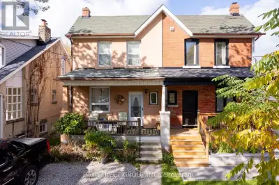 MAIN AND SECOND FLOOR - 30 ASH CRESCENT Toronto (Long Branch), O