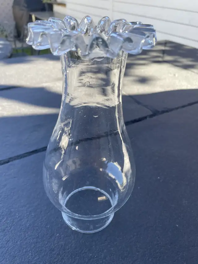 Vintage wagon wheel chandelier light in Indoor Lighting & Fans in City of Toronto - Image 5