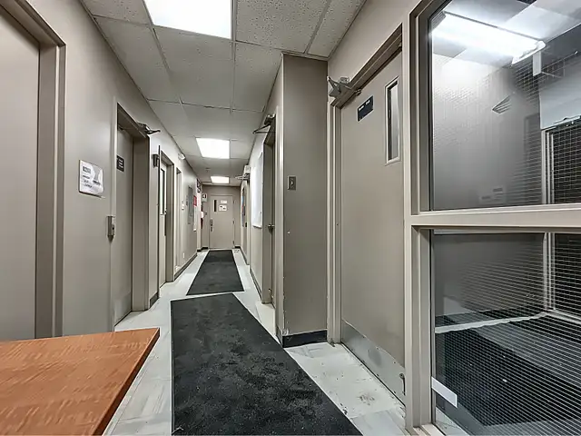 LOCAL INDUSTRIEL À LOUER À JONQUIÈRE – DE 400 À 10 500 PI² in Storage & Parking for Rent in Saguenay - Image 7