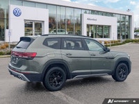 Only 90 Miles! This Volkswagen Atlas boasts a Intercooled Turbo Regular Unleaded I-4 2.0 L/121 engin... (image 4)