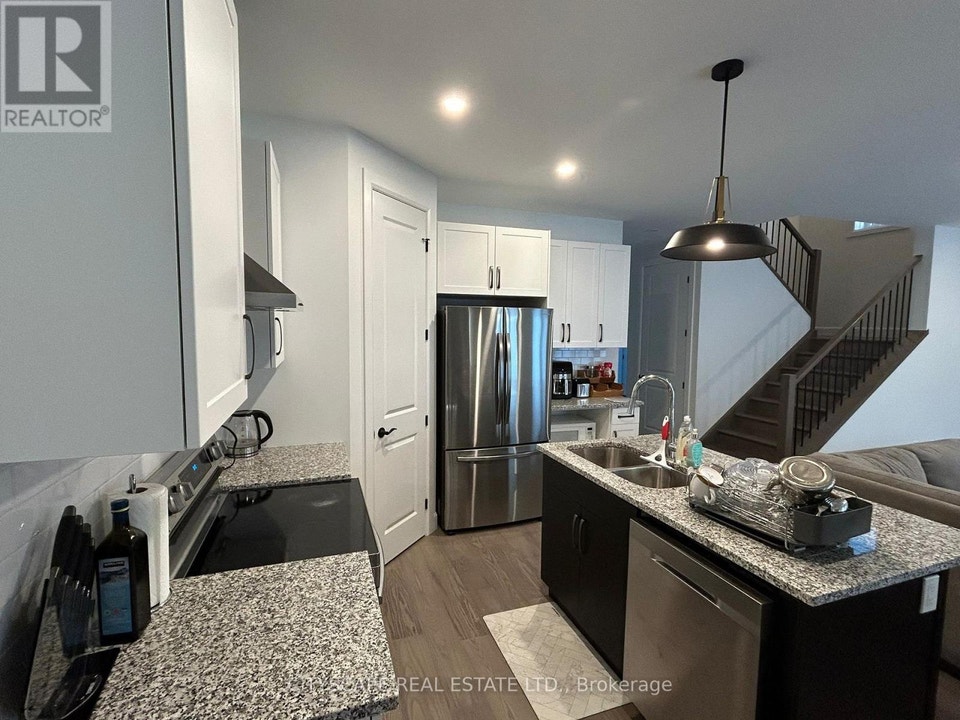 3821 AYRSHIRE AVENUE London South (South V), Ontario 5
