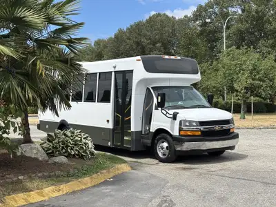 2020 Chevrolet Express 4500 11' 3in. Clearance 21 Passenger Including Driver Valeo Air Conditioning...