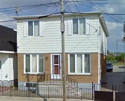 Spacious 3 Bedroom Detached Home – $2,249/month – Parking Includ