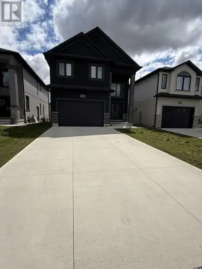 Welcome to this 2023-built upper-level unit located in the desirable Summerside community. This spac...