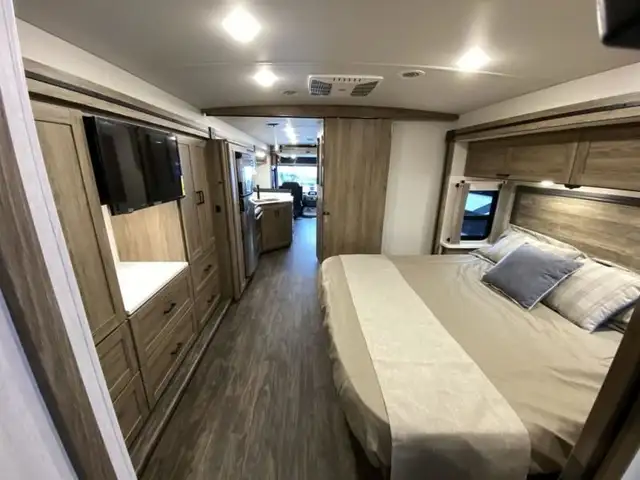 2025 Winnebago Vista 33K in RVs & Motorhomes in Abbotsford - Image 13