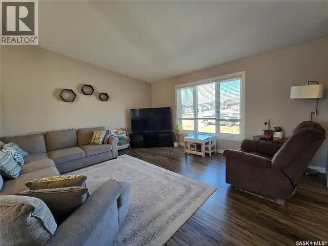 752 McTaggart DRIVE Weyburn, Saskatchewan in Houses for Sale in Regina - Image 9