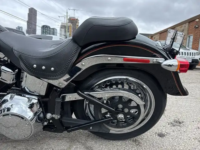 2010 Harley-Davidson Fat Boy ~ FAT BOY ~ 96CI ~ 2 INTO 1 ~ CANAD in Street, Cruisers & Choppers in City of Toronto - Image 17