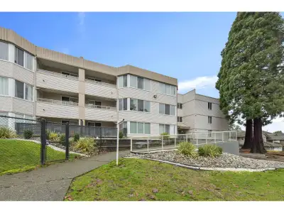 TOP FLOOR UNIT with COURTYARD VIEWS. This roomy one-bedroom condo easily fits a king-sized bed and h...