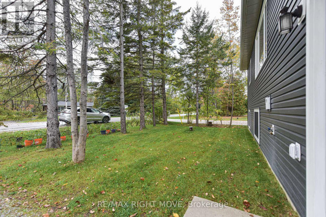 2082 CENTRE AVE Severn, Ontario in Houses for Sale in Barrie - Image 2