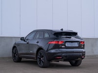 CARGET AUTOMOTIVE is thrilled to offer this 2020 Jaguar F-Pace S, a luxury performance SUV powered b... (image 8)