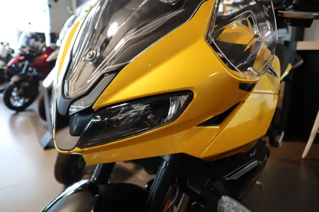 2025 Triumph Tiger Sport 800 Cosmic Yellow/Sapphire Black in Street, Cruisers & Choppers in Edmonton - Image 6