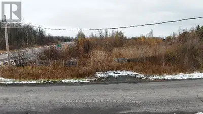 Near the 416 exit - only a couple hundred meters from the Rideau River... this is a rare find and fo...