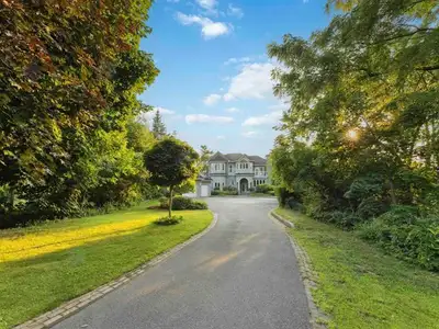 Experience waterfront charm just steps from the marina. Treat yourself to an exceptional daily life...