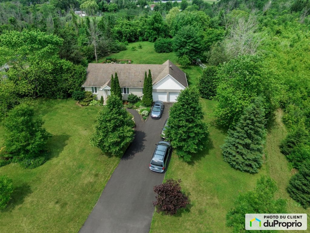 $998,000 - Bungalow for sale in St-Jean-sur-Richelieu (L'Acadie) — photo 1