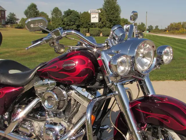 2002 Harley-Davidson FLHRSE - CVO Road King in Sport Touring in Leamington - Image 5