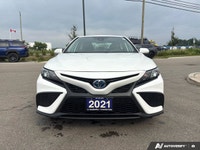 Recent Arrival! Odometer is 40732 kilometers below market average! Super White 2021 Toyota Camry Hyb... (image 1)