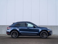 CARGET AUTOMOTIVE is thrilled to offer this 2018 Porsche Macan, offers sporty handling, premium comf... (image 5)