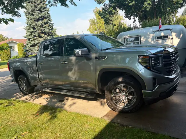 VIP 2024  SILVER GMC SERRIA SLT LOW HOURS