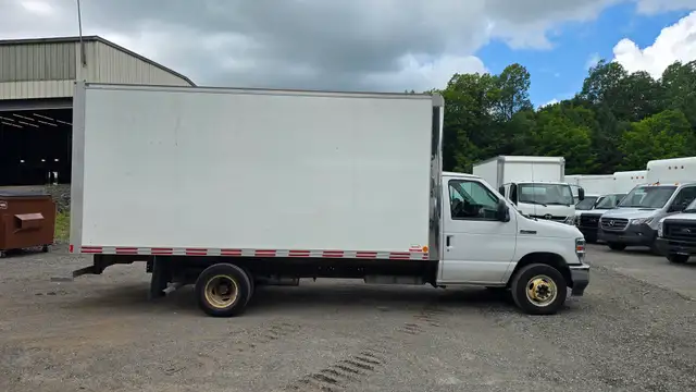 2021 Ford E-450 E-Series E-450 16Ft V8 Gas in Cars & Trucks in City of Toronto - Image 6