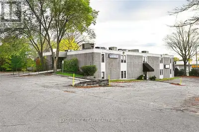 Great opportunity to establish your business in a well maintained building.This professional buildin...