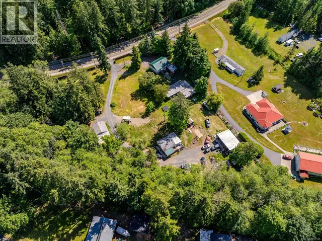 4399 Island Hwy S Courtenay, British Columbia in Houses for Sale in Comox / Courtenay / Cumberland - Image 11