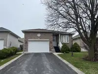 3 bed bungalow in West-end w. fenced yard- 683 Arbour Cres