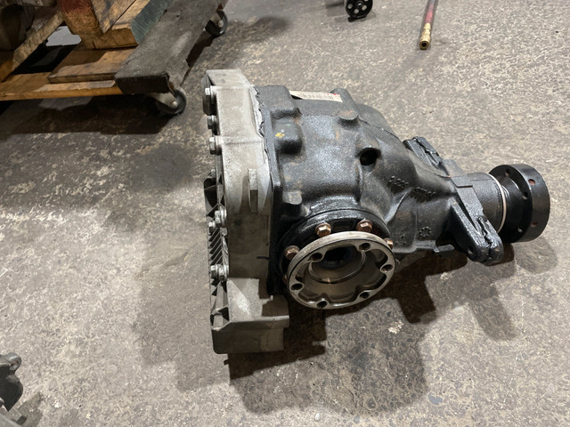 Bmw  rear differential 4 10 gear in Transmission & Drivetrain in Calgary - Image 2